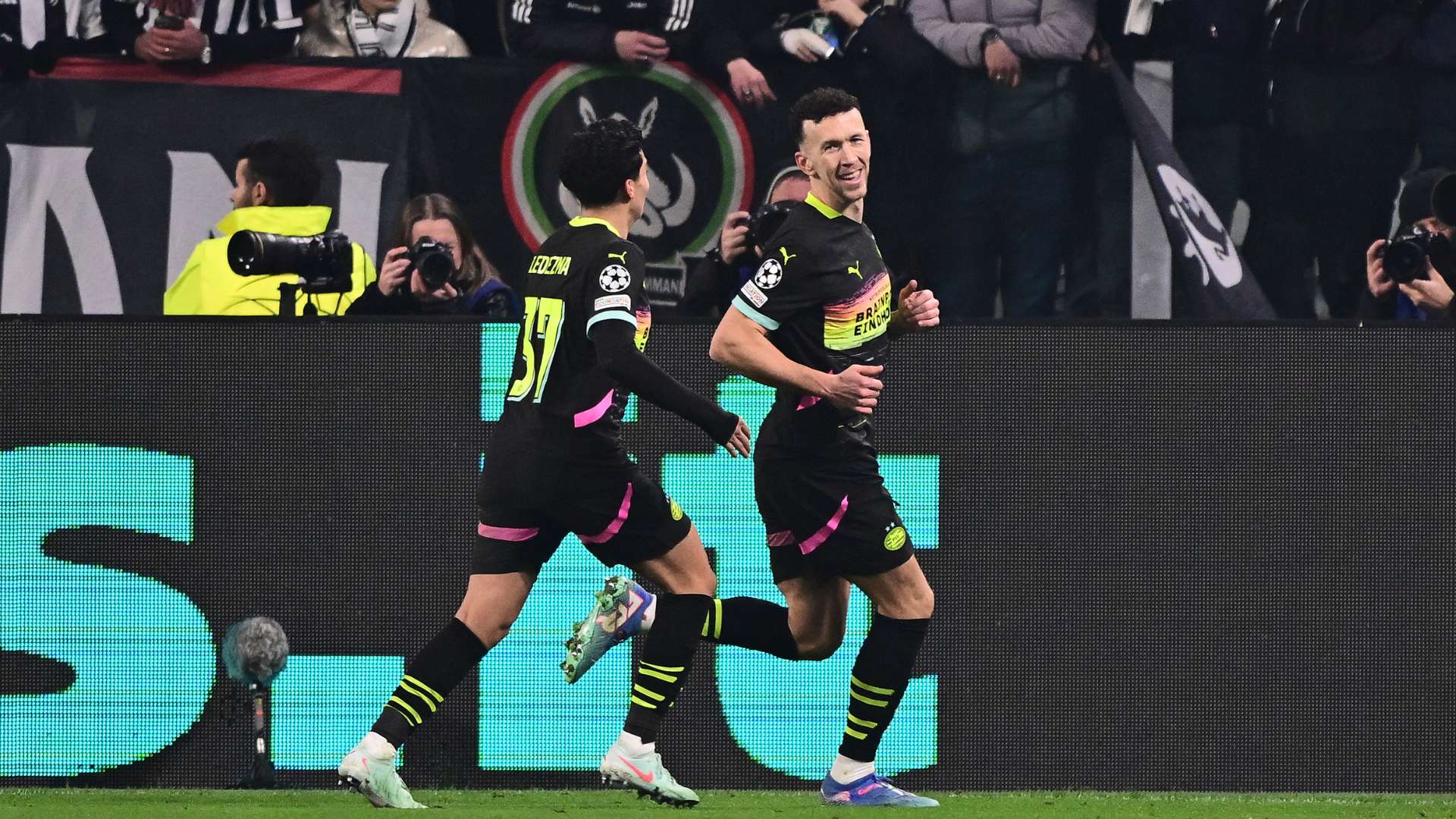 缺席的负面 缺席的负面