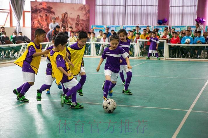 足球名宿走进江苏 助力未来之星成长